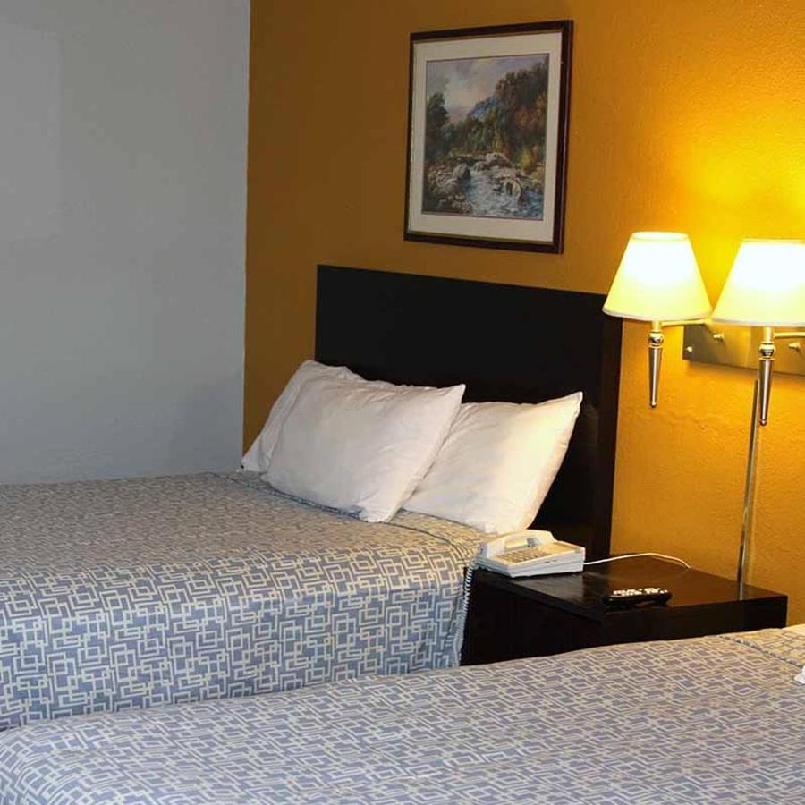 Express Inn & Suites Trion Extérieur photo