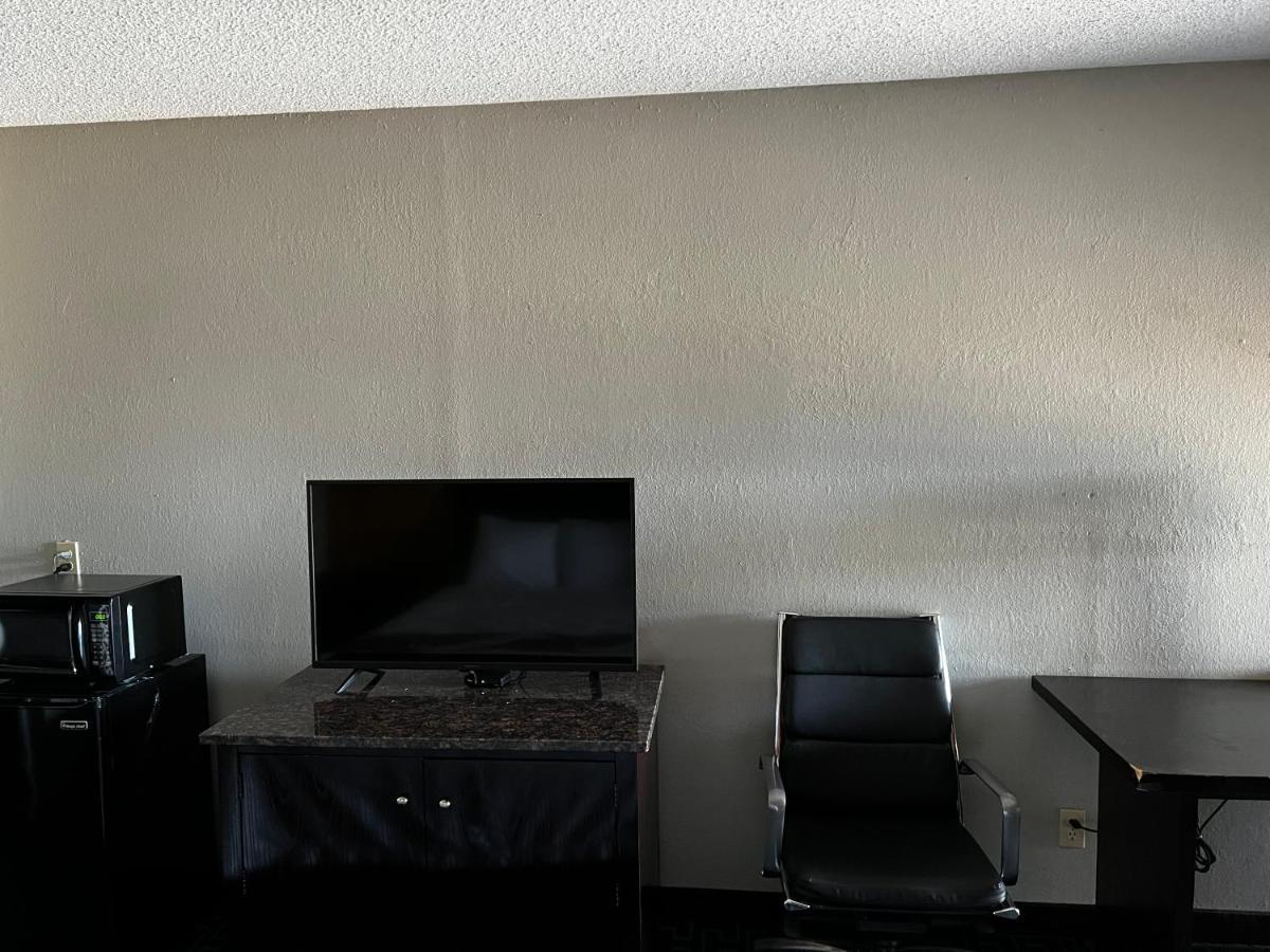 Express Inn & Suites Trion Extérieur photo