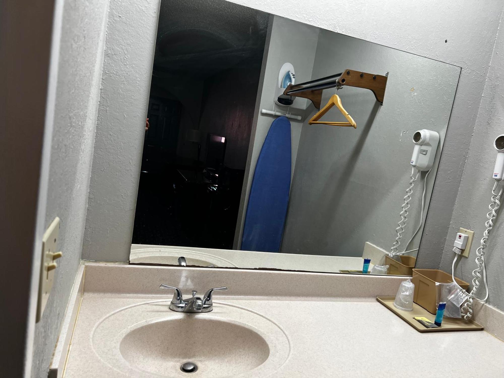 Express Inn & Suites Trion Extérieur photo
