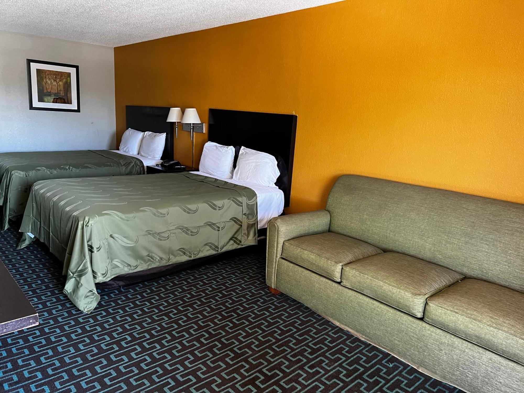 Express Inn & Suites Trion Extérieur photo