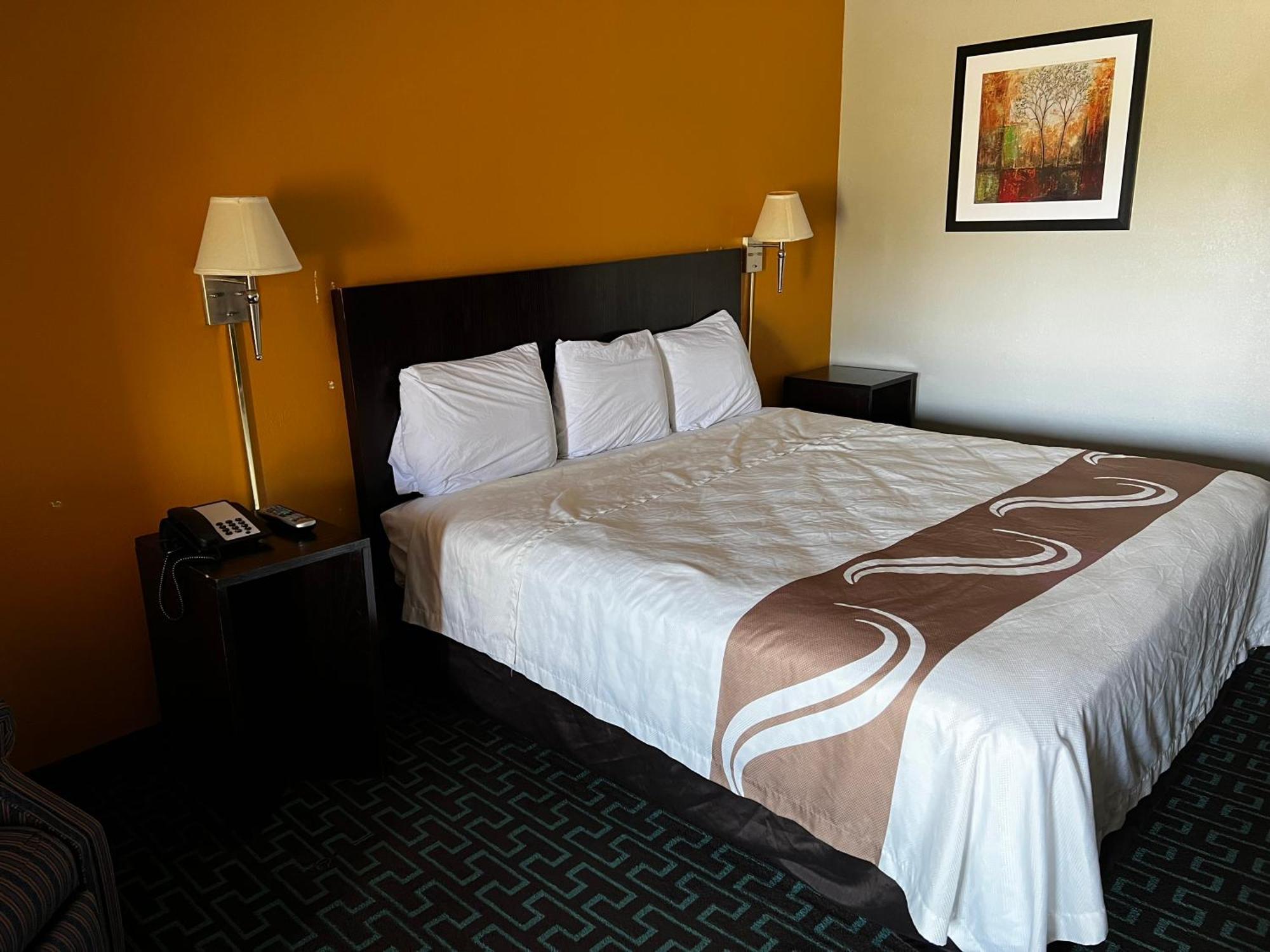 Express Inn & Suites Trion Extérieur photo