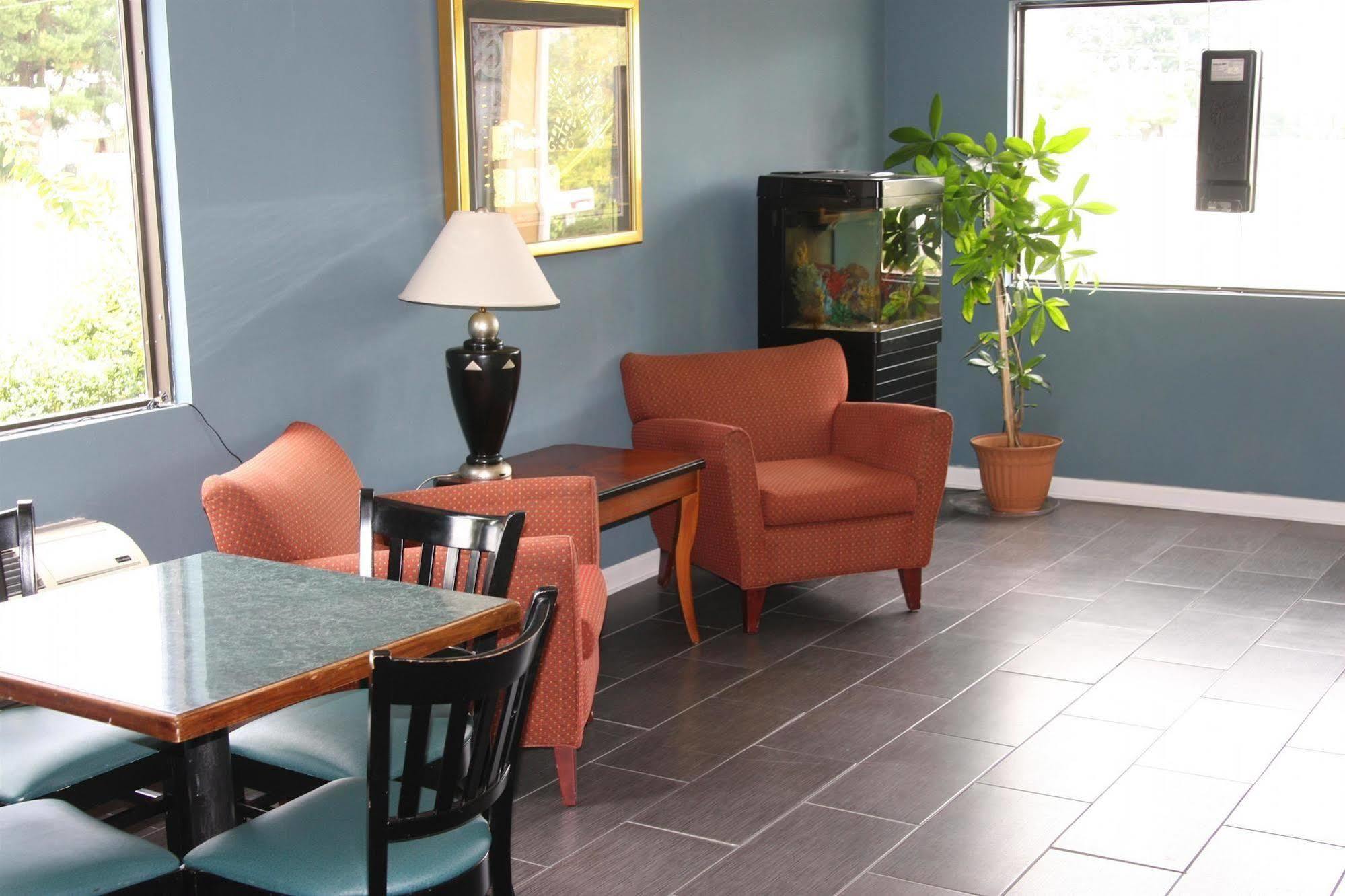 Express Inn & Suites Trion Extérieur photo